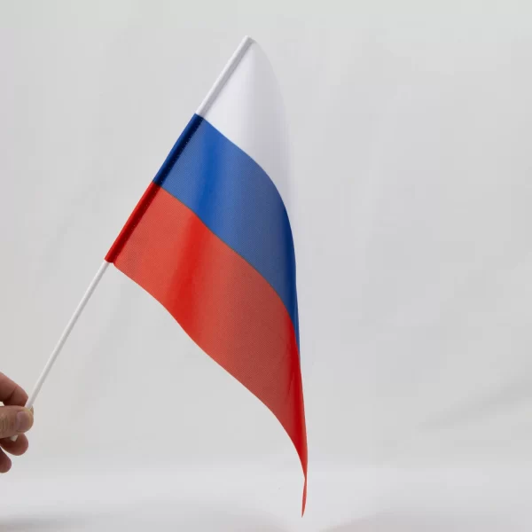 Флажок России (РФ) 15х22 см на пластиковой трубочке