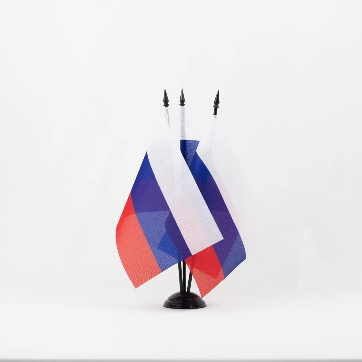 Настольный флаг России (РФ) 15х22 см на пластиковой подставке