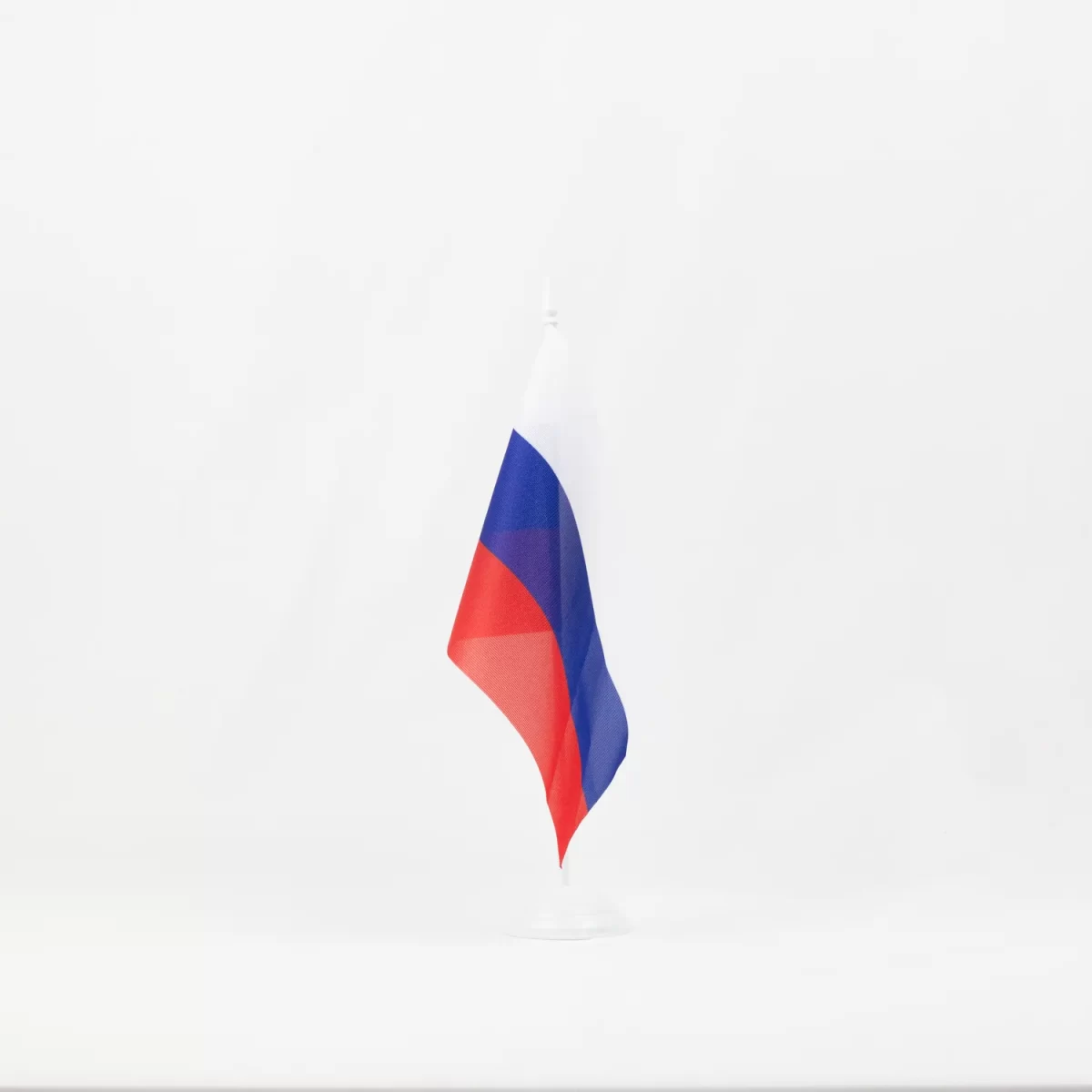 Настольный флаг России (РФ) 15х22 см на пластиковой подставке